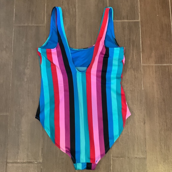 BRAND NEW; NEVER WORN one piece multi-colored Large swimsuit from Old Navy. - Picture 4 of 8